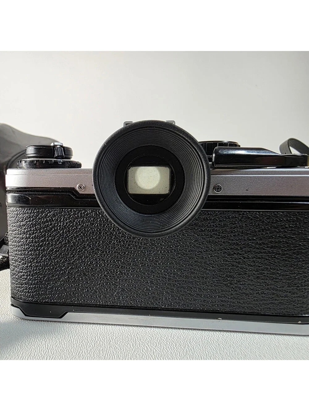 Olympus OM-10 35mm SLR Film Camera Manual Adapter with 135mm Lens & Cases Works